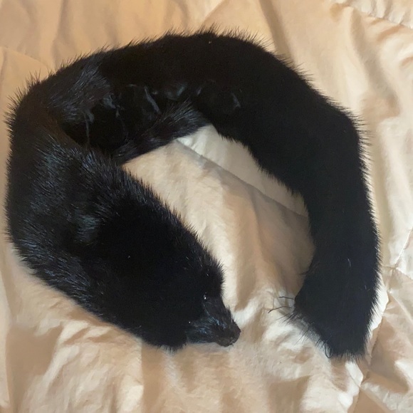 Gorgeous mink black halo 26in long can be collar
